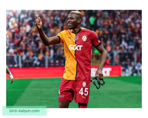 奥斯梅恩与边锋的配合持续提升，展现出良好的进攻竞争力。