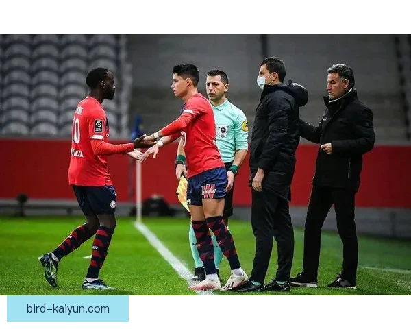 阿劳霍在本赛季表现稳健，球队防线竞争力增强引发关注