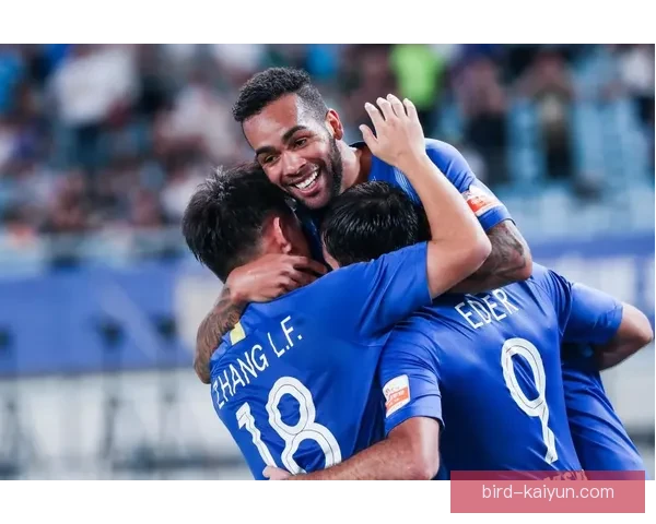 足球合同细节分析：合同条款与转会市场动态的关系